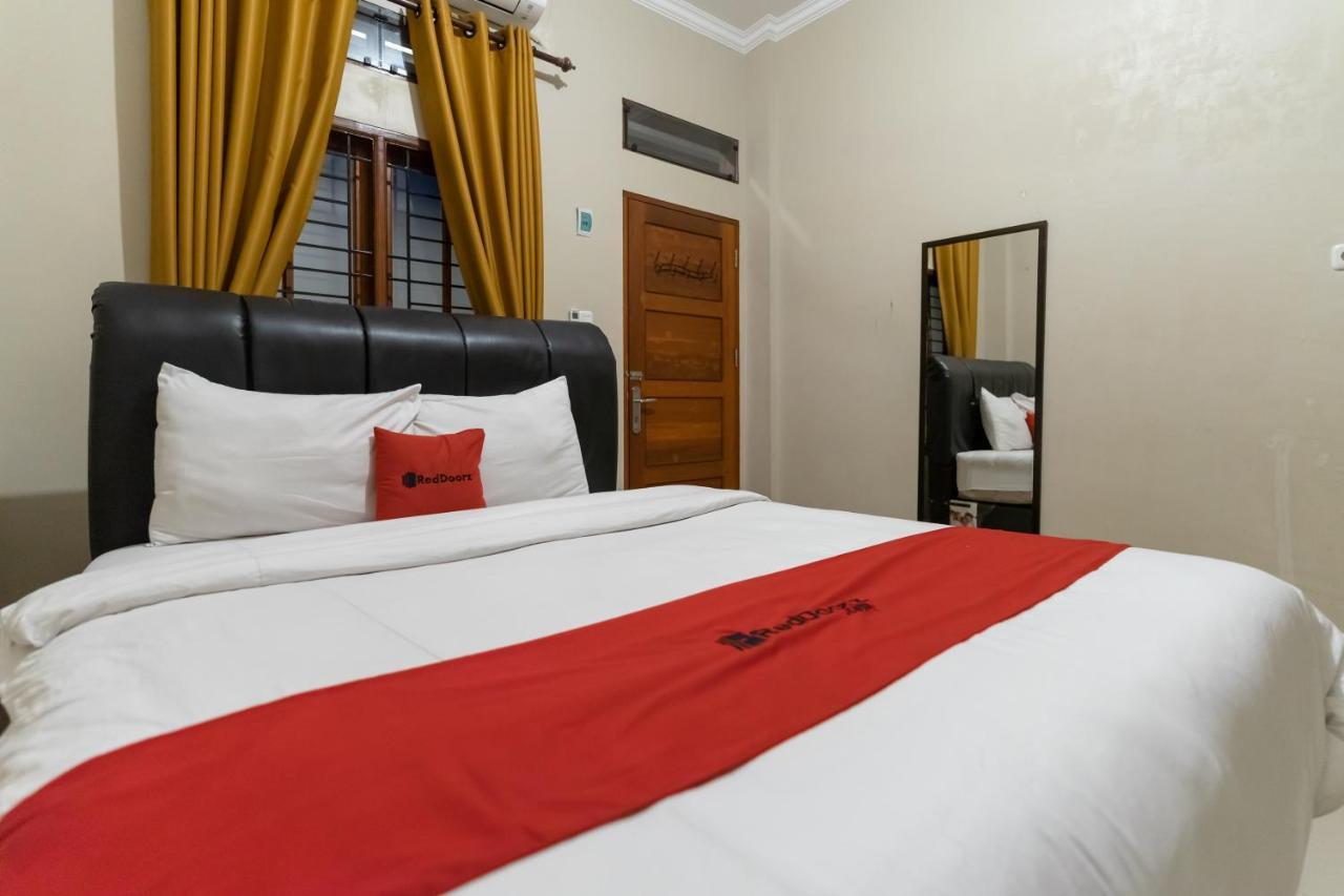 Reddoorz At Joyce Guest House Medan Kültér fotó