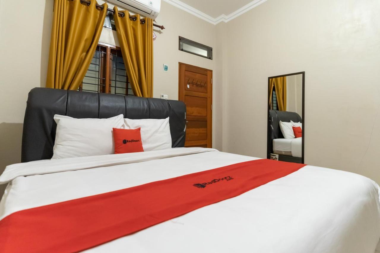 Reddoorz At Joyce Guest House Medan Kültér fotó