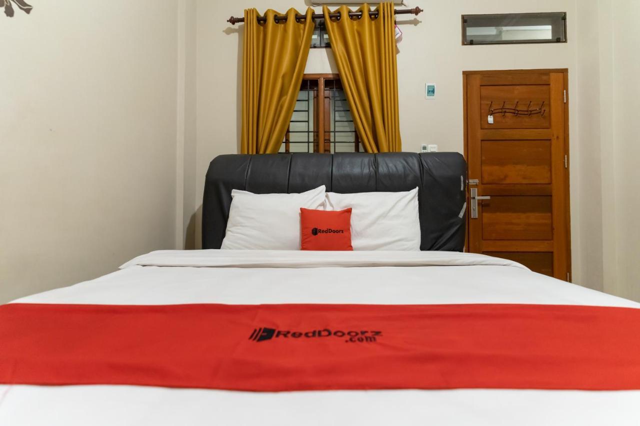 Reddoorz At Joyce Guest House Medan Kültér fotó