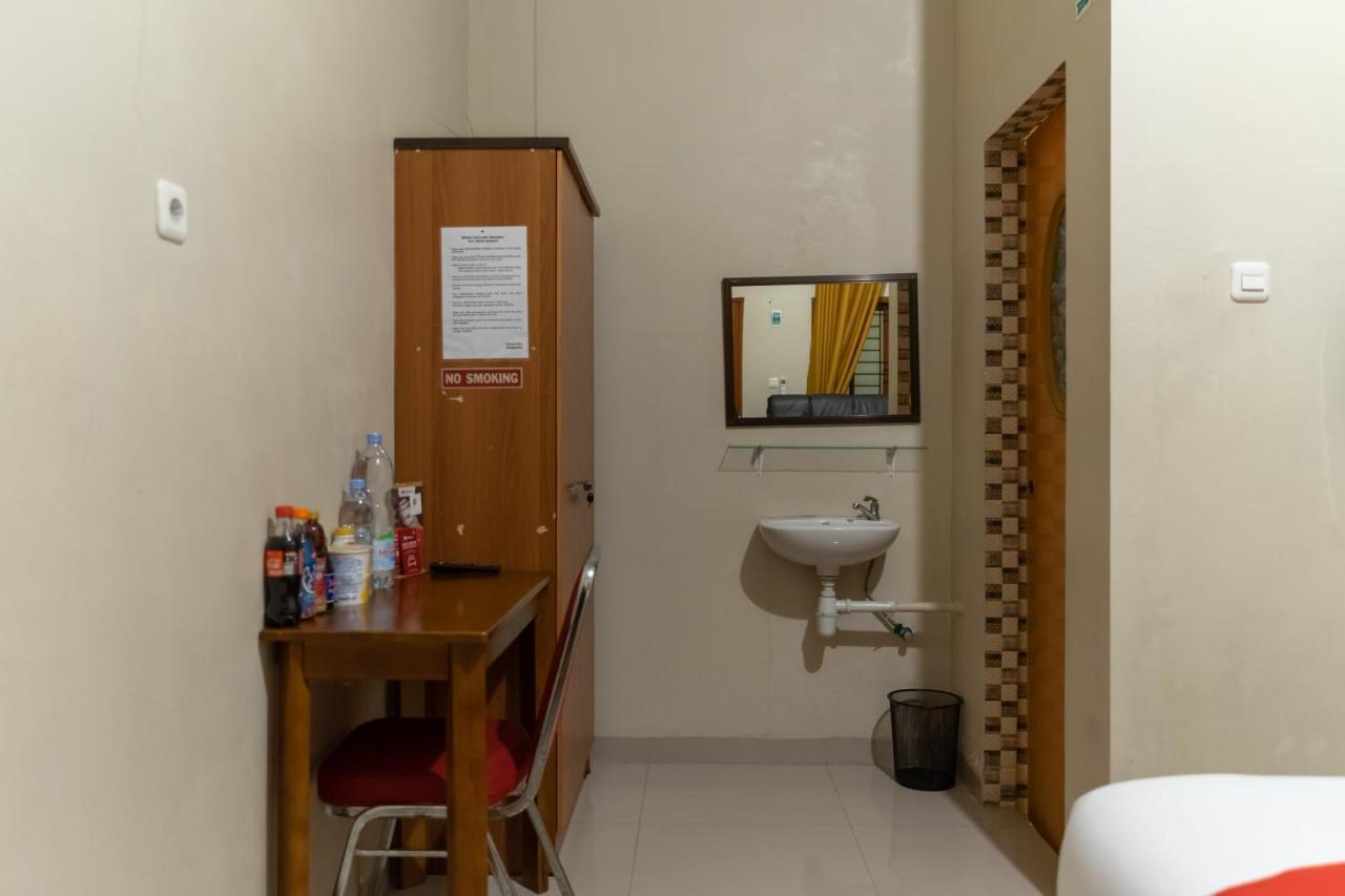 Reddoorz At Joyce Guest House Medan Kültér fotó