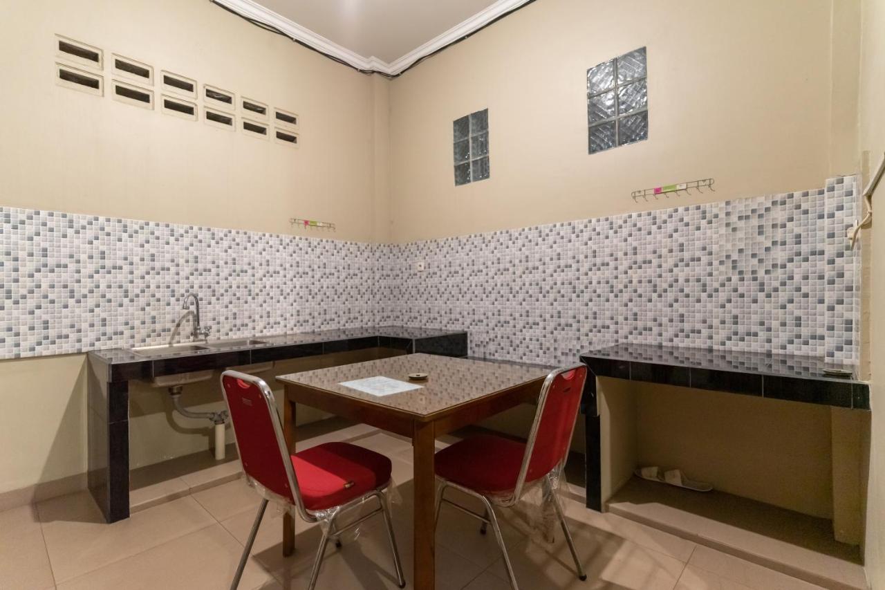 Reddoorz At Joyce Guest House Medan Kültér fotó